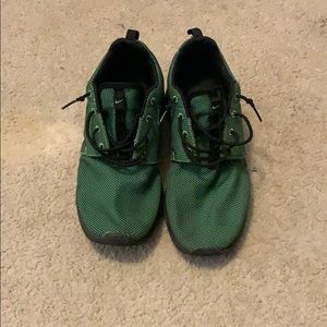 Size 11 mens roshes green and black